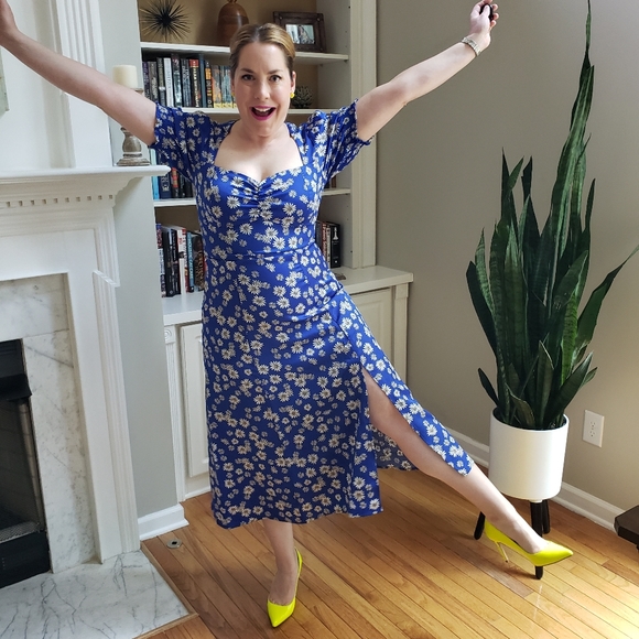 Come visit my closet! ❤️ Krista - Picture 4 of 7